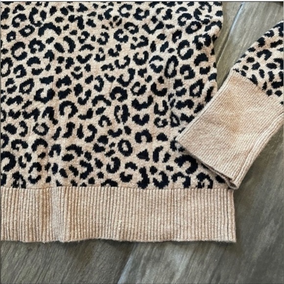 🖤 TRENDING!  Mob wife cheetah print sweater. - Picture 3 of 6